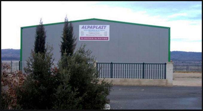 La société Alpaplast est le spécialiste dans la fabrication sur-mesure et l'installation de menuiseries PVC et aluminium : volets, portes d'entrée, fenêtres, portails dans le département des Alpes de Haute Provence